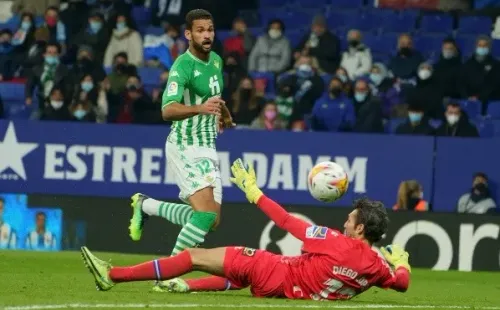 Willian José anotó el 4 a 1 con un buen picotón. Fuente: Twitter Real Betis.