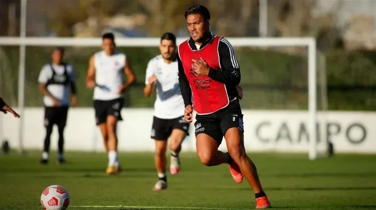 Parraguez siempre tuvo que luchar por un lugar en el primer equipo del Cacique. | Foto: Colo Colo.