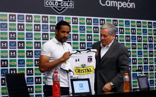 La presentación de Jean Beausejour en Colo Colo / FOTO: Agencia Uno