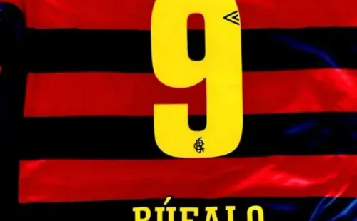 Javier Parraguez y su dorsal en Recife