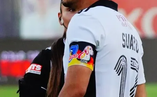 El perro del brazalete de capitán de Gabriel Suazo / FOTO: Guille Salazar
