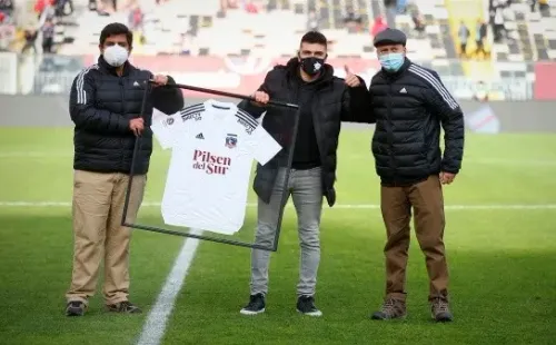 Gonzalo Fierro recibió merecidos reconocimientos de Colo Colo / FOTO: Colo Colo