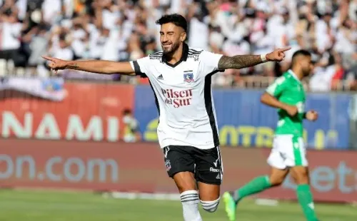 Juan Martín Lucero celebra su segundo gol en Colo Colo / FOTO: Agencia Uno