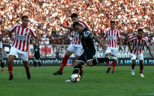 El partido de Colo Colo con Estudiantes del 2019 provoca dolores de cabeza tres años después. / FOTO: Agencia Uno