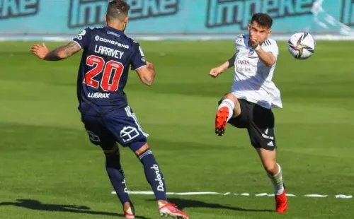 César Fuentes lucha por ser titular ante la U. / FOTO: Agencia Uno