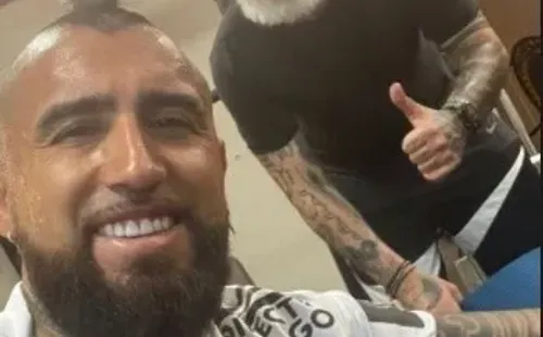 Arturo Vidal junto a Juan Ramírez, su PF. | Foto: Captura.