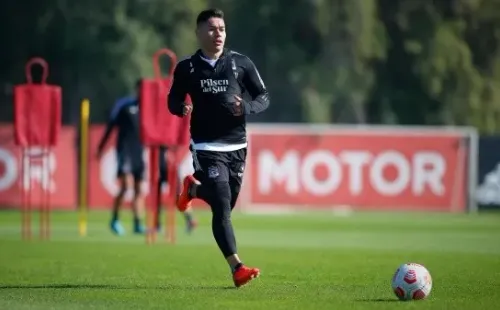 Óscar Opazo ha entrenado con normalidad y se espera que llegue al domingo. | Foto: Colo Colo.