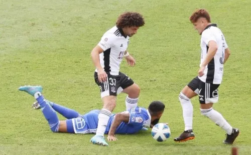 El Peluca no le dio ni un centimetro al delantero de la U y le ganó todos los duelos. Fuente: Agencia UNO.