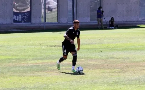 Alan Saldivia ya hace de las suyas en el fútbol joven de Colo Colo. / FOTO: Sebastián Munizaga