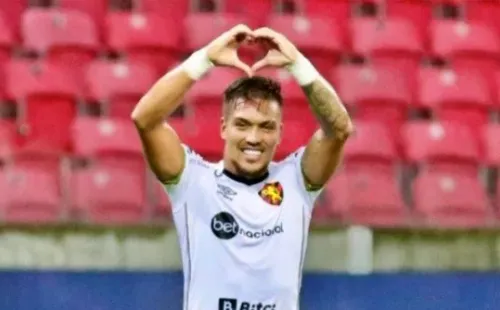 Parraguez fue la gran figura de la noche en el triunfo de su equipo ante el Íbis Sport Club. | Foto: Sport Recife.