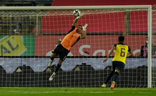 Claudio Bravo superó una lesión y dirá presente en esta doble fecha eliminatoria. | Foto: Getty Images.
