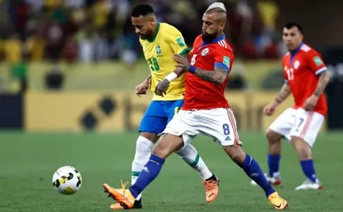 Arturo Vidal batalló, pero no fue suficiente para aguantar el asedio brasileño. / FOTO: Getty Images