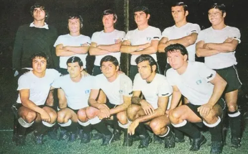 De pie: Manuel Araya, Aldo Valentini, Leonel herrera, Rafael González, Gerardo Castañeda y Humberto Cruz. Abajo: Carlos Caszely, Sergio Ramírez, Víctor Zelada, Elson Beiruth y Leonel Sánchez.