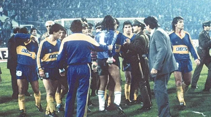 Esa noche en el Monumental se vivió una verdadera batalla campal. | Foto: Archivo.