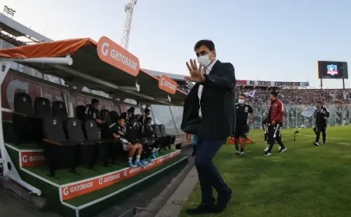 Gustavo Quinteros no escondió su molestia por el calendario que le impusieron a Colo Colo. / FOTO: Agencia Uno