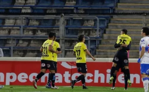 Alexander Oroz celebra un tanto por D. Iquique. Imagen: Agencia Uno