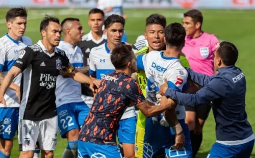 Universidad Católica vs Colo Colo tuvo varios encontrones entre jugadores. Imagen: Agencia Uno