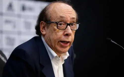 El empresario fue presentado como el nuevo presidente de Blanco y Negro. Fuente: Sebastián Órdenes.