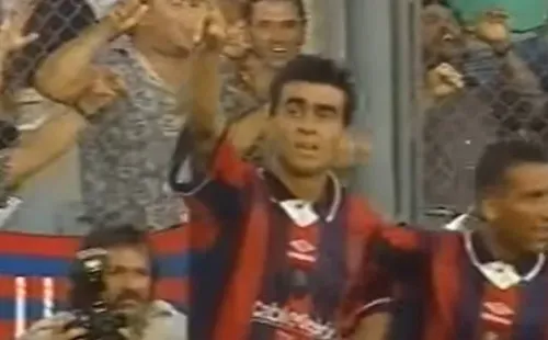 Gustavo Quinteros festeja por San Lorenzo ante River Plate. Imagen archivo