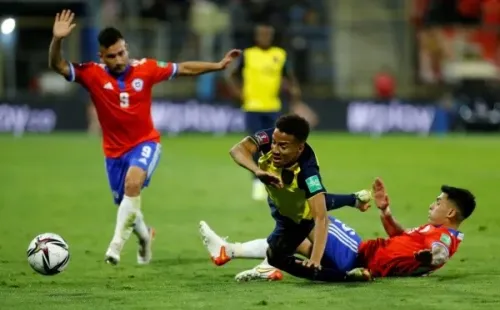 Byron Castillo disputando su encuentro clasificatorio ante La Roja. Imagen: Getty images