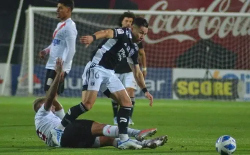 Óscar Opazo tuvo 59 toques de balón ante Curicó Unido y 37 pases con un 59,5% de precisión | Foto: Agencia UNO.