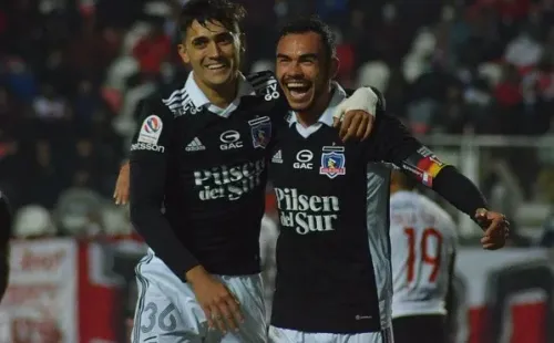 Gabriel Suazo celebra su gol junto a Pablo Solari. Imagen: Agencia Uno