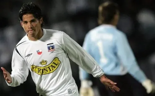 Matías Fernández celebrando uno de sus tantos goles con Colo Colo. Imagen: archivo