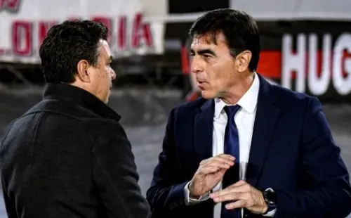 Gustavo Quinteros y Marcelo Gallardo en la previa del partido. Imagen: Getty