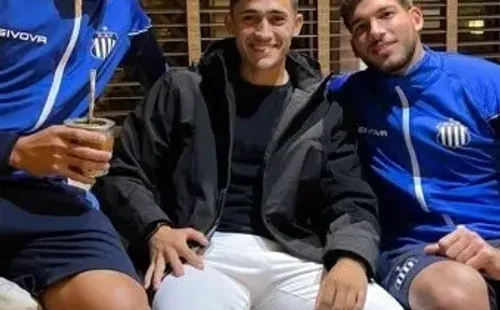 Solari junto al portero Joaquín Blázquez y el defensor Julián Malatini. | Foto: Talleres de Córdoba.