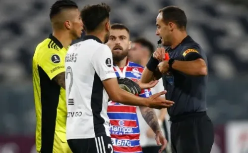 Colo Colo sufre la expulsión de Jeyson Rojas | Imagen: Getty