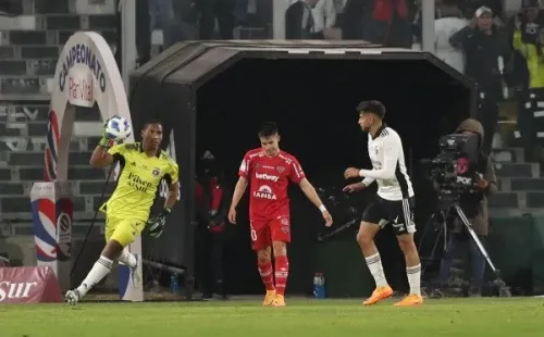 Omar Carabalí tuvo un par de buenas atajas en reemplazo de Brayan Cortés en el arco. | Foto: Agencia UNO.