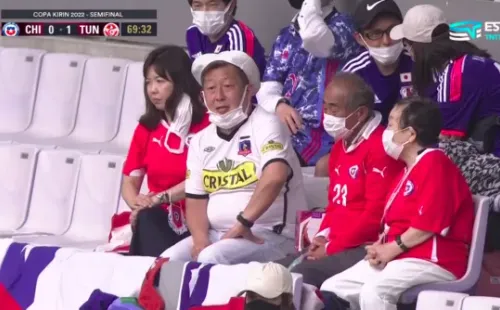 El hincha japonés con la camiseta de Colo Colo. | Foto: Captura.