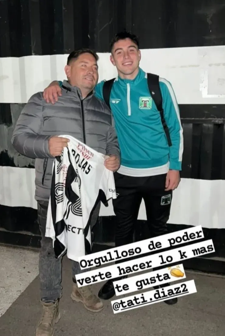 David Tati muestra sus nuevas camisetas de Colo Colo | Imagen: Instagram