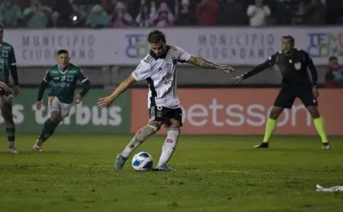 El seleccionado peruano marcó el tanto de la tranquilidad desde los doce pasos. Fuente: Agencia UNO.