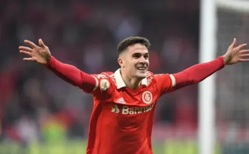 El lateral Fabricio Bustos tiene una lesión muscular en el muslo derecho y se perderá la ida ante Colo Colo. | Foto: Inter de Porto Alegre.