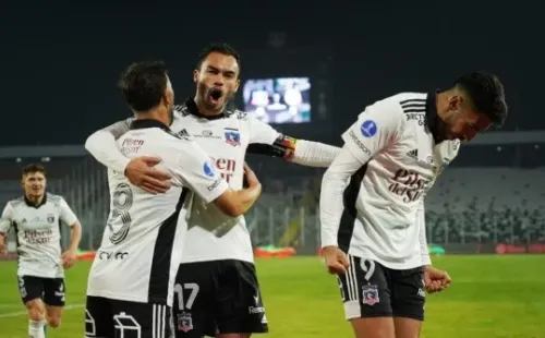 Juan Martín Lucero celebra su primer gol en Copa Sudamericana con Colo Colo | Imagen: Guille Salazar
