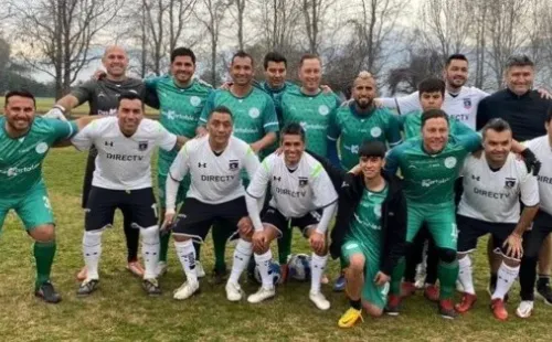 Arturo Vidal se divirtió jugando una pichanga en Colina con históricos de Colo Colo. Fuente: Instagram Mario Cáceres.