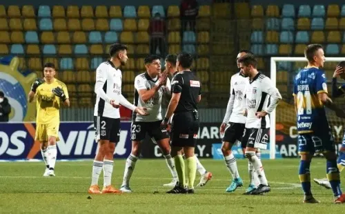 El momento de la expulsión de Esteban Pavez. Foto: Guille Salazar.