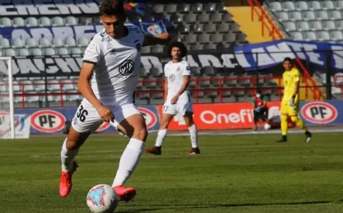 Pablo Solari jugó su primer partido en Colo Colo el 5 de diciembre del 2020, apenas días antes de la renuncia de Marcelo Espina. | Foto: Agencia UNO.