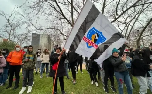 Familias completas llegaron a recibir a Colo Colo en Talca | Imagen: Guillermo Salazar