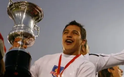 Alexis Sánchez festejando la obtención del Torneo de Apertura 2007 en Colo Colo | Imagen archivo