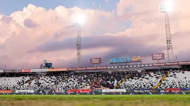 Solo 10 mil personas han ingresado al Monumental en los últimos partidos de Colo Colo. | Foto: Agencia UNO.