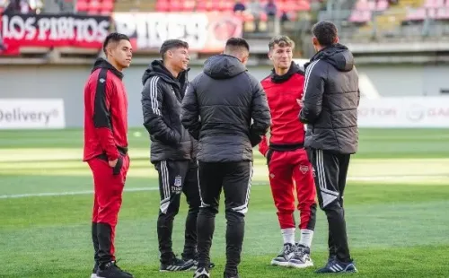 Rodrigo Cisterna con sus ex compañeros de Colo Colo