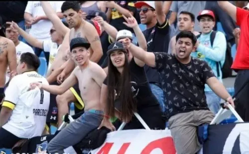 Carlos Palacios alentando al Cacique | Imagen: Sebastián Órdenes / Colo Colo