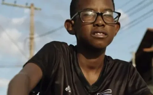 Luca Cicero, protagonista de “Marte um” con la camiseta de Colo Colo | Imagen: Captura
