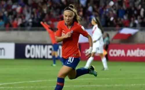 Yanara Aedo, refuerzo de Colo Colo Femenino, vistiendo la camiseta de la Selección Chilena | Imagen: Agencia Uno