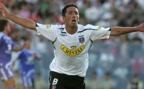 Lucas Barrios anotó 61 goles en 85 partidos jugados con la camiseta de Colo Colo. | Foto: Archivo.