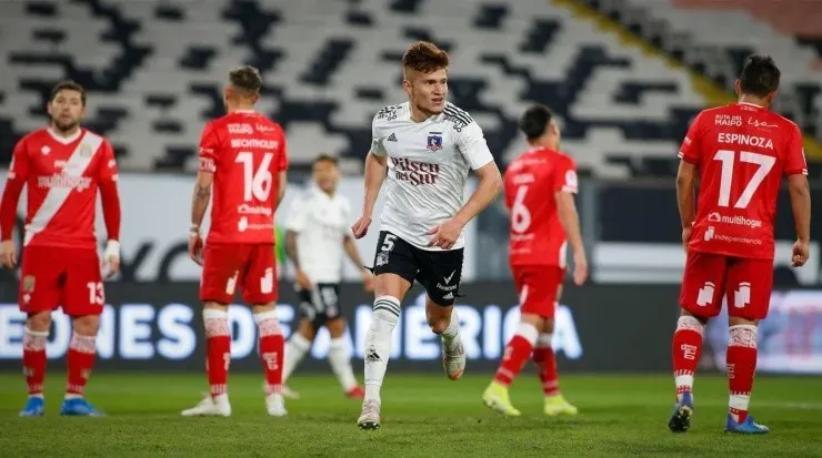 Si el Cacique vence a la UC este martes, un empate ante Curicó Unido le dará el título. | Foto: Colo Colo.