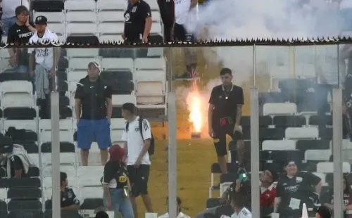 Al término del partido, se encendieron una serie de fuegos artificiales en el sector Caupolicán. Fuente: Agencia UNO.