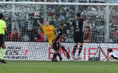 Fabián Cerda fue una de las grandes figuras de Curicó en el 1-1 ante Colo Colo. | Foto: Agencia UNO.